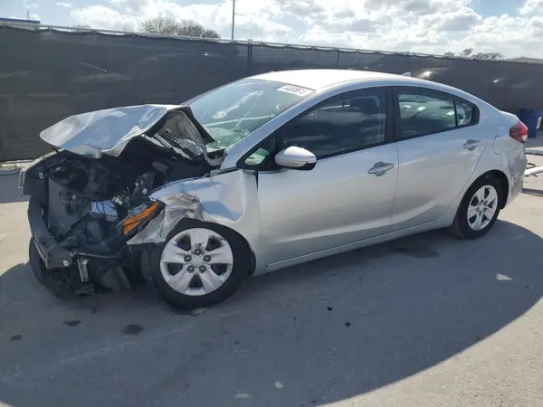 3KPFK4A74HE056419 2017 KIA FORTE - Image 1