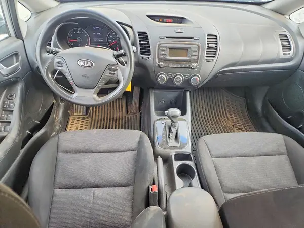 3KPFK4A74HE056758 2017 KIA FORTE - Image 8