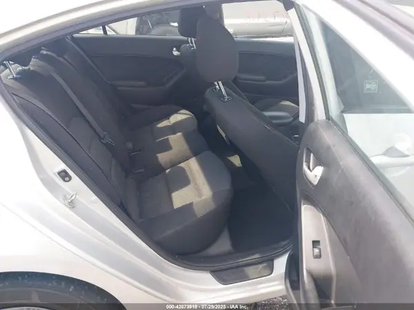 3KPFK4A74HE062303 2017 KIA FORTE - Image 8