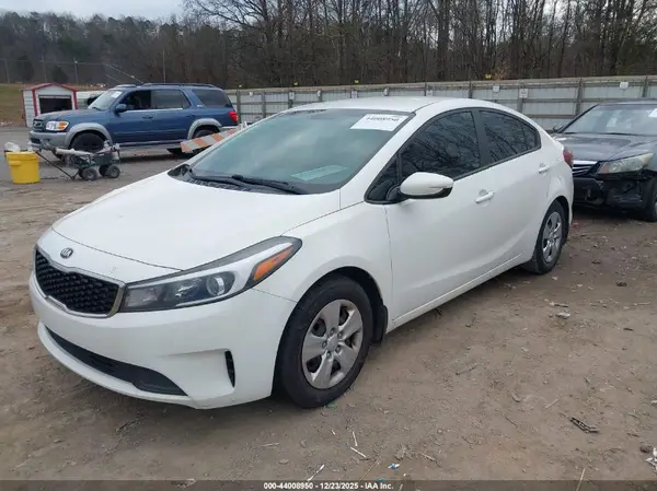 3KPFK4A74HE063290 2017 KIA FORTE - Image 2