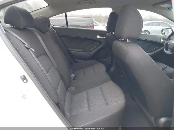 3KPFK4A74HE063290 2017 KIA FORTE - Image 8
