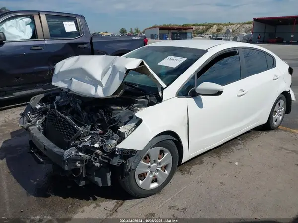 3KPFK4A74HE064035 2017 KIA FORTE - Image 2