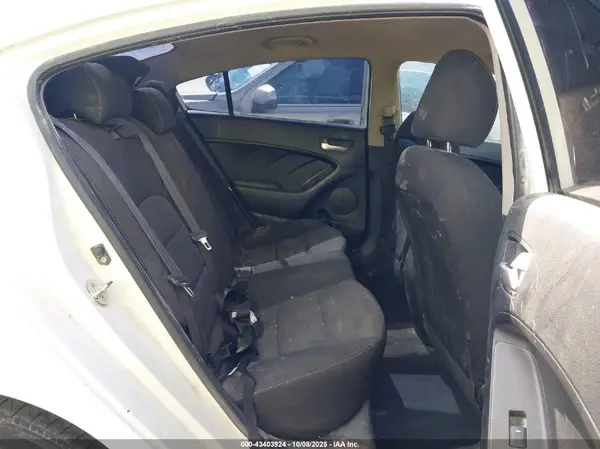 3KPFK4A74HE064035 2017 KIA FORTE - Image 8