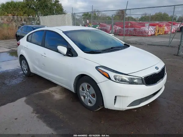 3KPFK4A74HE064164 2017 KIA FORTE - Image 1