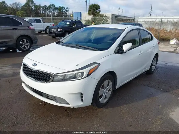 3KPFK4A74HE064164 2017 KIA FORTE - Image 2