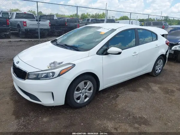 3KPFK4A74HE065525 2017 KIA FORTE - Image 2