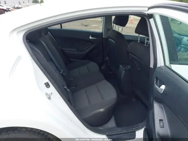 3KPFK4A74HE065525 2017 KIA FORTE - Image 8