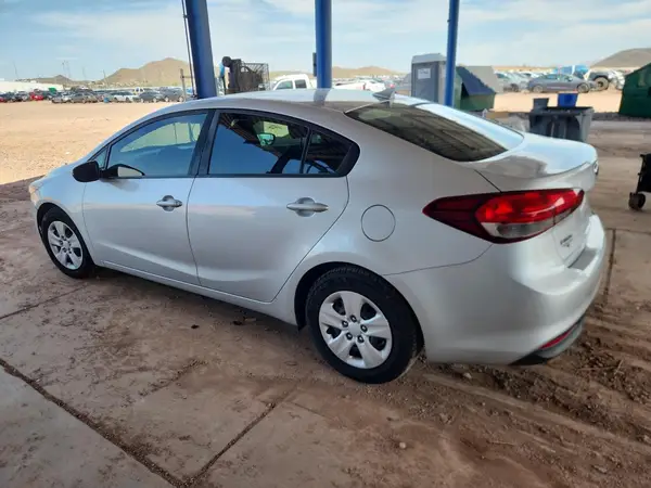 3KPFK4A74HE065606 2017 KIA FORTE - Image 2