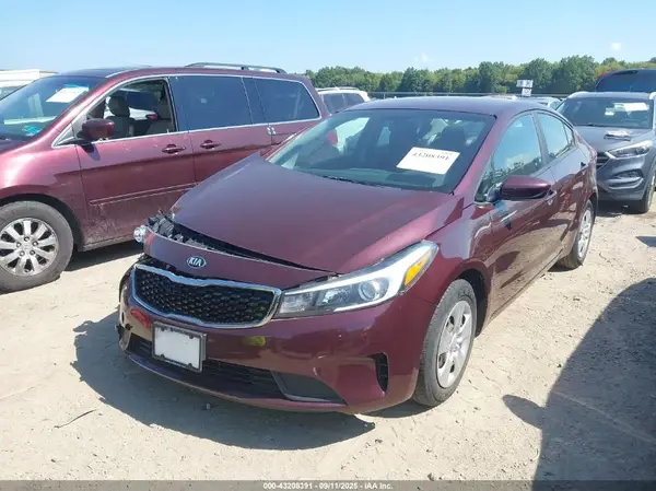 3KPFK4A74HE067100 2017 KIA FORTE - Image 2