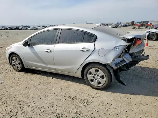 3KPFK4A74HE067159 2017 KIA FORTE - Image 2
