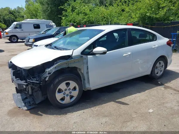 3KPFK4A74HE067422 2017 KIA FORTE - Image 2