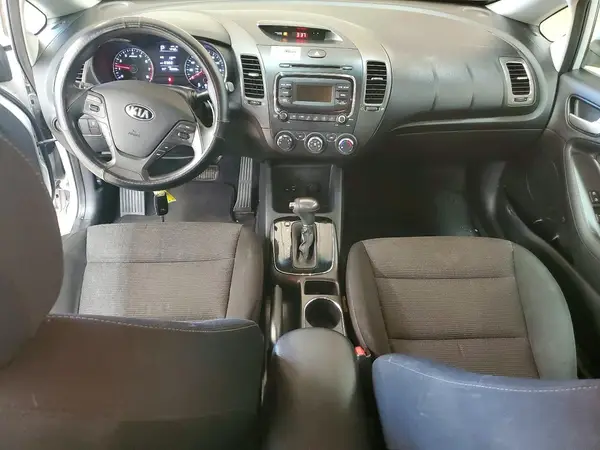 3KPFK4A74HE070630 2017 KIA FORTE - Image 8