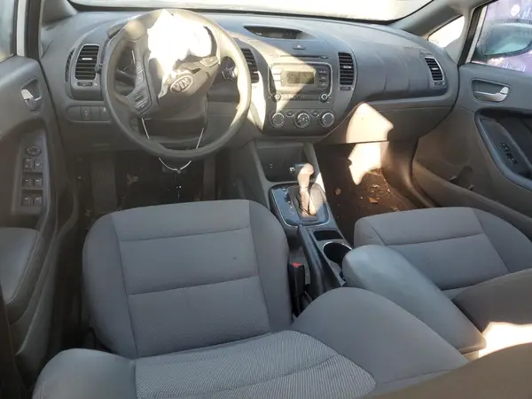 3KPFK4A74HE071065 2017 KIA FORTE - Image 8