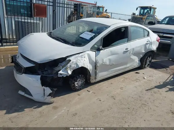 3KPFK4A74HE072331 2017 KIA FORTE - Image 2