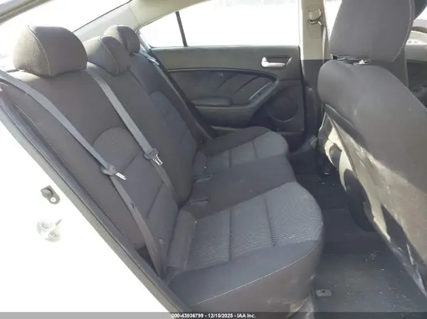 3KPFK4A74HE072331 2017 KIA FORTE - Image 8