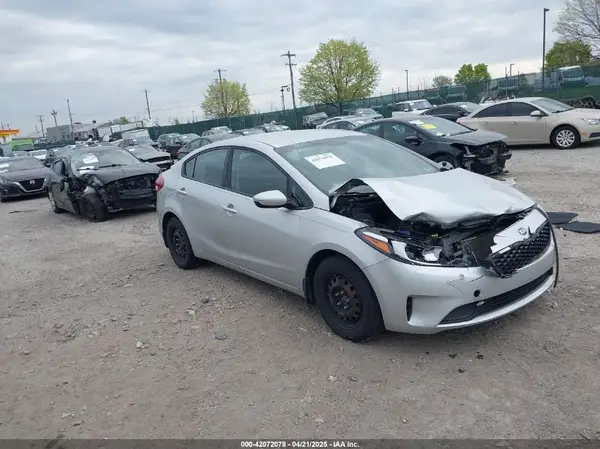 3KPFK4A74HE073009 2017 KIA FORTE - Image 1