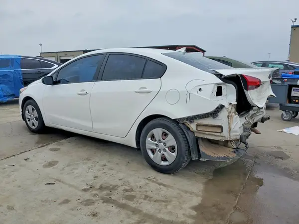 3KPFK4A74HE075830 2017 KIA FORTE - Image 2