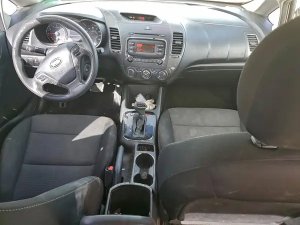 3KPFK4A74HE075911 2017 KIA FORTE - Image 8