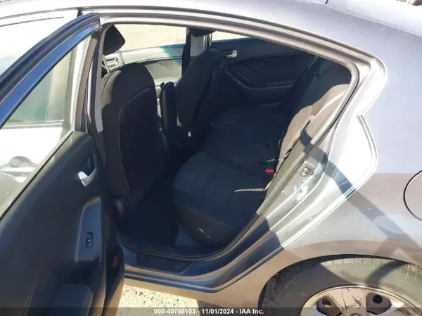 3KPFK4A74HE076671 2017 KIA FORTE - Image 8