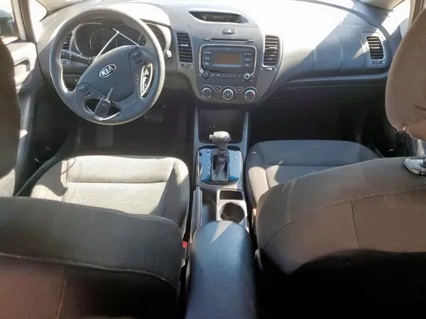 3KPFK4A74HE078064 2017 KIA FORTE - Image 8