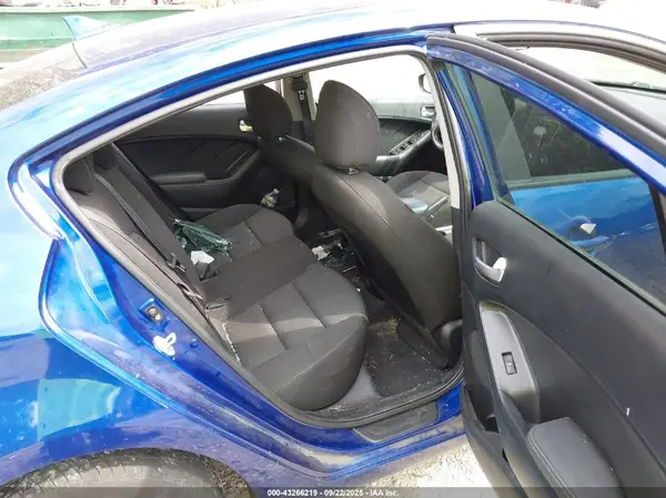 3KPFK4A74HE078999 2017 KIA FORTE - Image 8