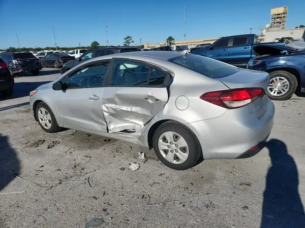 3KPFK4A74HE079182 2017 KIA FORTE - Image 2