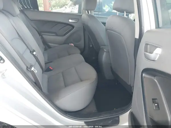 3KPFK4A74HE079750 2017 KIA FORTE - Image 8