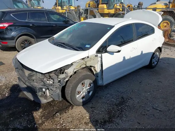 3KPFK4A74HE080512 2017 KIA FORTE - Image 2