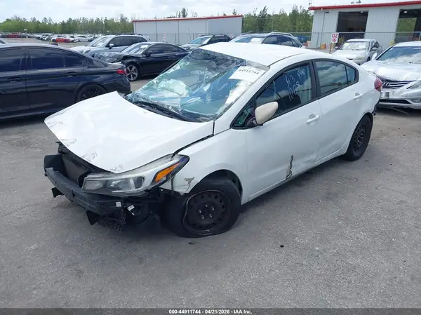 3KPFK4A74HE081028 2017 KIA FORTE - Image 2