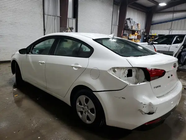 3KPFK4A74HE082079 2017 KIA FORTE - Image 2