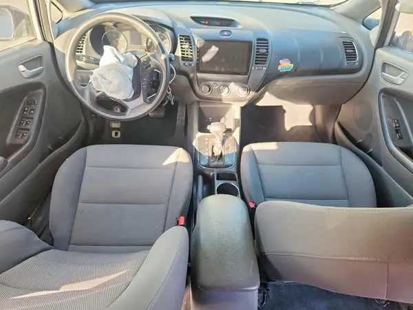 3KPFK4A74HE082776 2017 KIA FORTE - Image 8