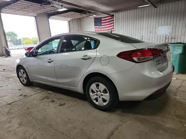 3KPFK4A74HE082972 2017 KIA FORTE - Image 2