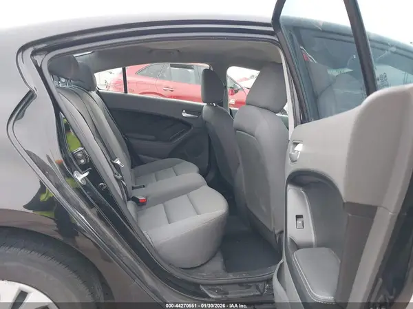 3KPFK4A74HE083104 2017 KIA FORTE - Image 8