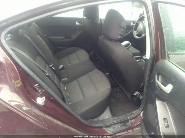 3KPFK4A74HE084737 2017 KIA FORTE - Image 8