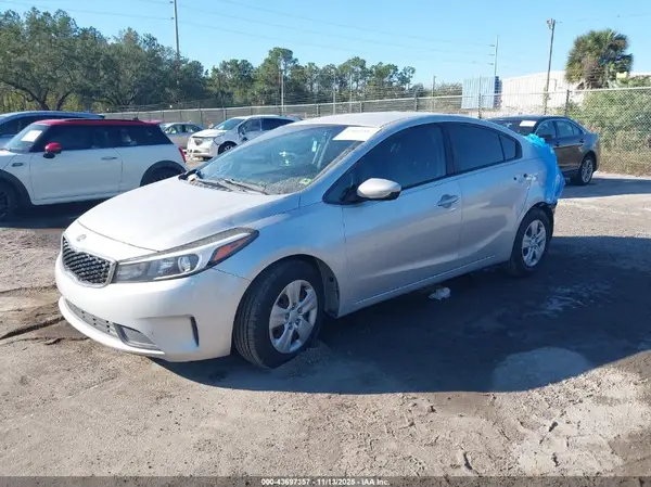 3KPFK4A74HE085483 2017 KIA FORTE - Image 2