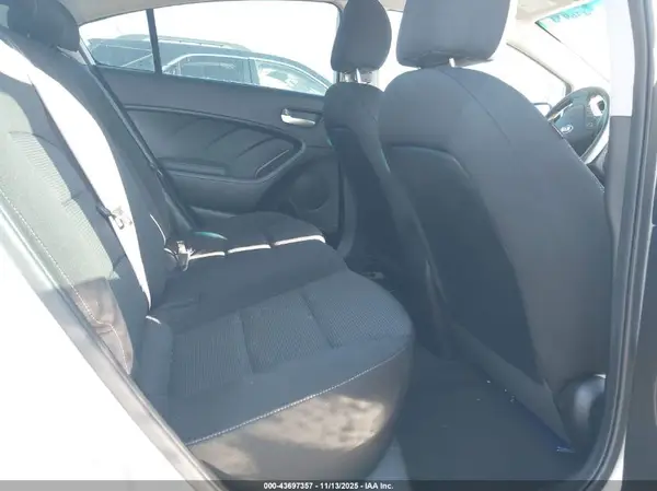 3KPFK4A74HE085483 2017 KIA FORTE - Image 8