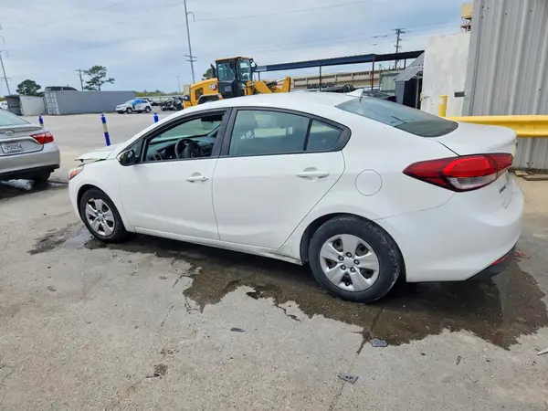 3KPFK4A74HE086956 2017 KIA FORTE - Image 2