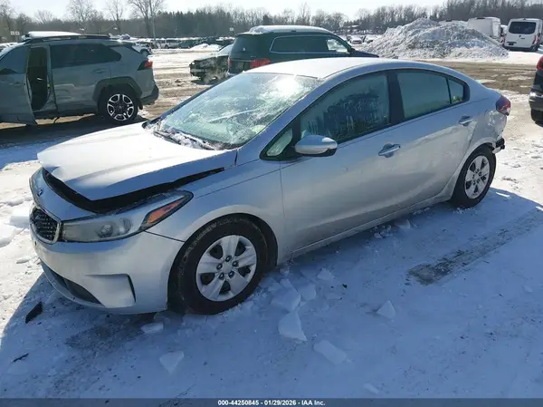 3KPFK4A74HE087864 2017 KIA FORTE - Image 2