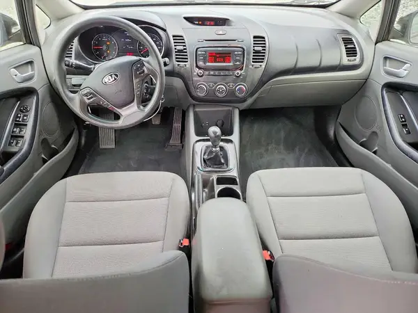 3KPFK4A74HE089615 2017 KIA FORTE - Image 8