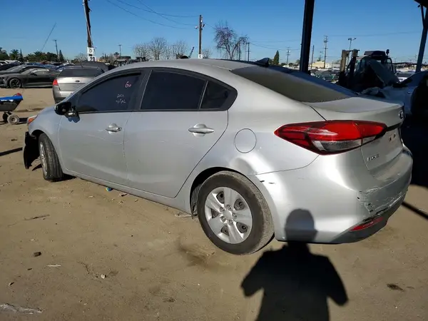 3KPFK4A74HE093471 2017 KIA FORTE - Image 2