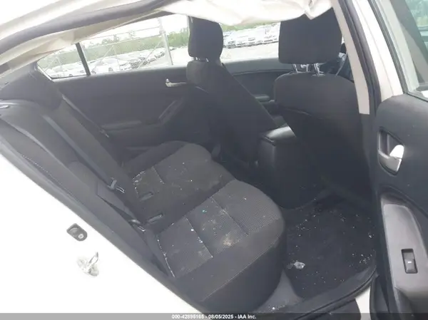 3KPFK4A74HE099819 2017 KIA FORTE - Image 8