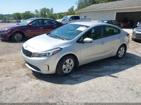 3KPFK4A74HE099996 2017 KIA FORTE - Image 2