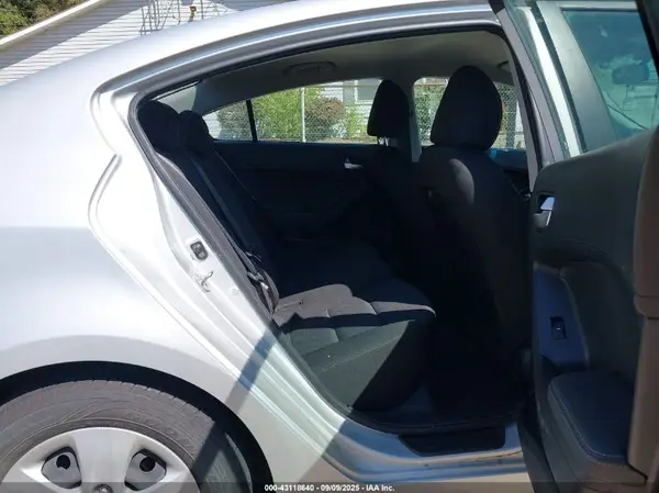3KPFK4A74HE099996 2017 KIA FORTE - Image 8