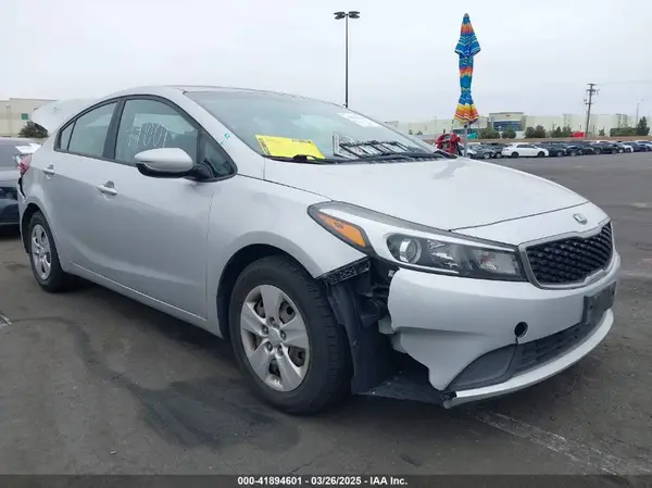 3KPFK4A74HE100015 2017 KIA FORTE - Image 1