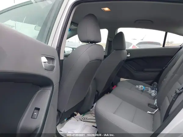 3KPFK4A74HE100015 2017 KIA FORTE - Image 8