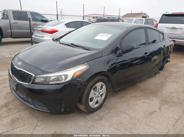 3KPFK4A74HE100189 2017 KIA FORTE - Image 2