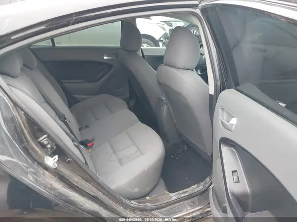 3KPFK4A74HE100189 2017 KIA FORTE - Image 8