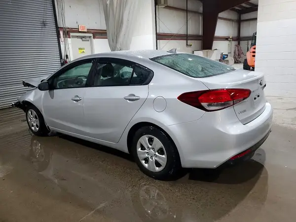 3KPFK4A74HE100516 2017 KIA FORTE - Image 2