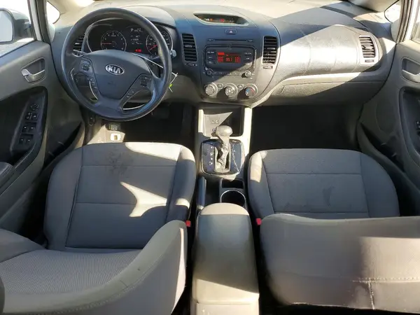 3KPFK4A74HE103013 2017 KIA FORTE - Image 8