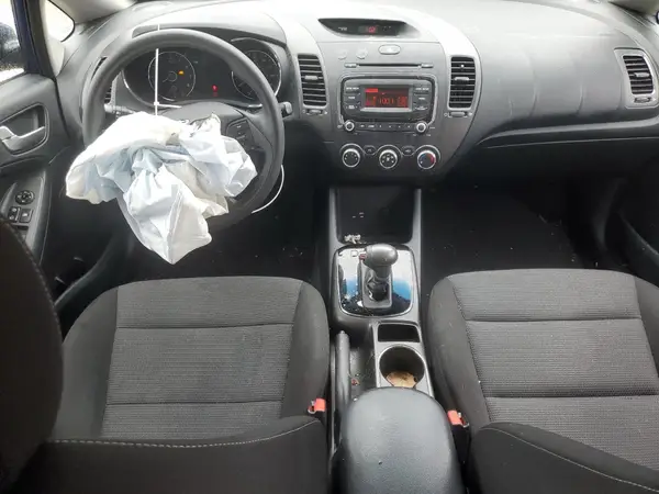 3KPFK4A74HE106932 2017 KIA FORTE - Image 8